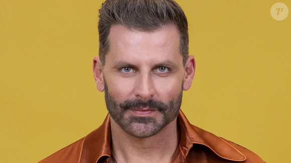 Henri Castelli deixa o BBB 26 após sofrer duas convulsões em menos de 24 horas. Saída foi anunciada por Tadeu Schmidt por recomendação médica