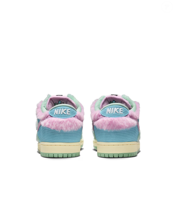 O segredo deste lançamento está nas texturas. Veludo cotelê, sobreposições felpudas e tons candy color fazem do Nike SB Dunk Low 'Verdy Visty' uma das colaborações mais diferentes da temporada