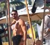 Bella Campos e Cauã Reymond foram flagrados por um paparazzo durante a gravação de uma cena externa de ‘Vale Tudo’ na tarde desta quarta-feira (30)