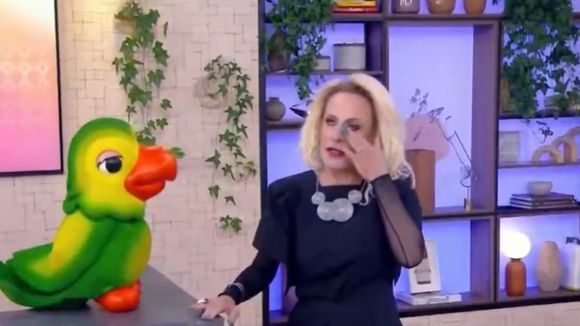 Abalada, Ana Maria Braga chora, ao vivo, mortes de Oscar Schmidt e do pai de Ana Paula Renault, no 'Mais Você', da Globo. Vídeo!