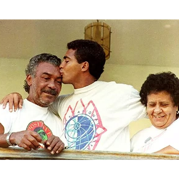 Pai de Romário foi sequestrado semanas antes da Copa de 1994; atacante ameaçou deixar o Mundial e viveu tensão fora dos gramados