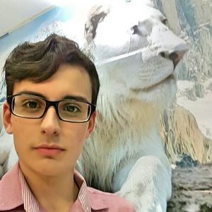 Dudu Camargo começou a se destacar em programas de TV menores ainda durante a adolescência