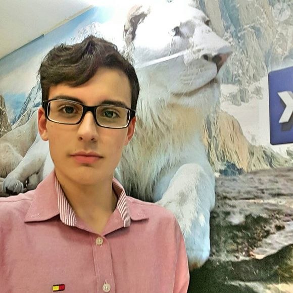 Dudu Camargo começou a se destacar em programas de TV menores ainda durante a adolescência