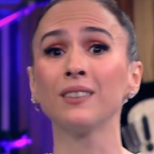 Tatá Werneck afirmou também possuir todas as conversas que comprovam o interesse constante do ex-produtor em continuar no projeto: "Tenho todas as provas de nossas conversas onde ele dizia o quanto queria sempre prosseguir no projeto e pedia por isso".