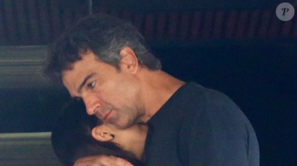 Tadeu Schmidt foi clicado visivelmente abalado