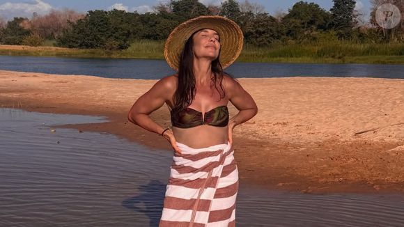 Ivete Sangalo surpreendeu muitos fãs em aparição recente de biquíni com cintura em evidência