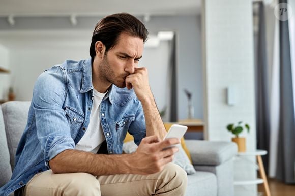 Não é sobre ficar alienado. É sobre conseguir parar. Acompanhar política e lutar pelos próprios direitos também exige disposição para pensar, questionar e analisar informações - e isso fica mais difícil quando a mente nunca recebe uma pausa