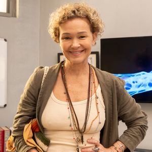 Julia Lemmertz completou 63 anos no último dia 18