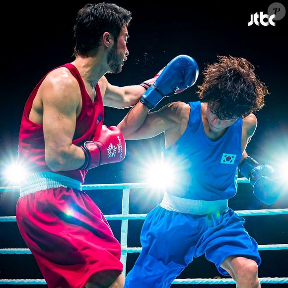 "Para me fazer parecer um atleta olímpico, fiz uma dieta rigorosa e aumentei minha massa muscular. No começo, não foi fácil consumir apenas proteínas e vegetais, mas estou fazendo o meu melhor na minha situação", disse o ator