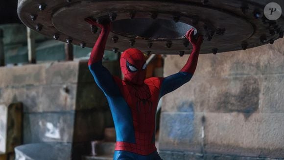 Agora, o ator está de volta aos cinemas em 'Homem-Aranha: Um Novo Dia', que arrecadou US$ 927 milhões de bilheteria mundial em seu primeiro final de semana e tornou-se a segunda maior estreia de todos os tempos