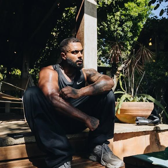 "Não se engane, várias pessoas más se passam por pessoas boas; fingem que são pessoas de família, que são pessoas legais, divertidas no TikTok. Pau no c* de todo mundo", finalizou.