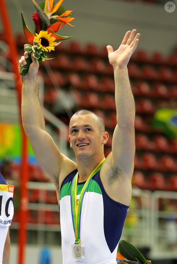 Nos anos 2000, Diego Hypólito usava a cabeça raspada para participar de competições