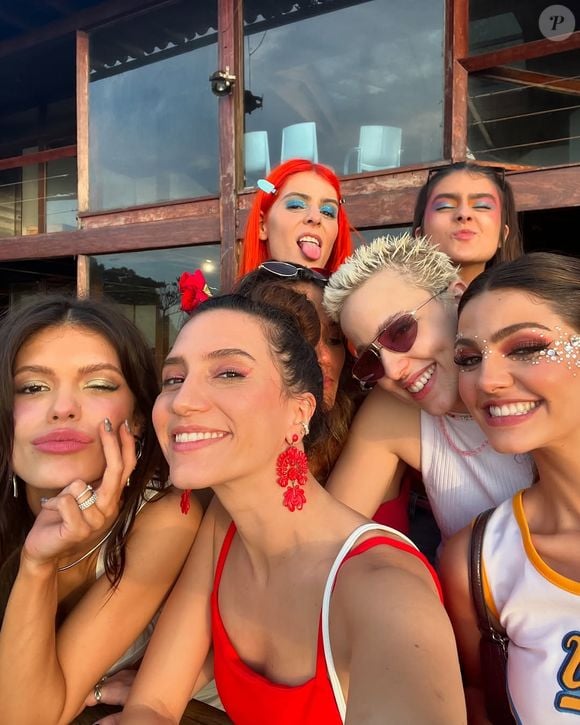 Lorena Comparato é melhor amiga de Marcella Rica, ex-noiva de Vitória Strada, confinada no 'BBB 25'.