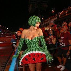 Deborah Secco avisou que vai homenagear as mulheres frutas no Carnaval 2025