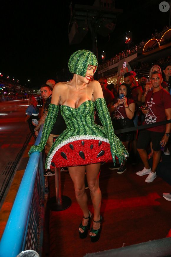 Deborah Secco avisou que vai homenagear as mulheres frutas no Carnaval 2025