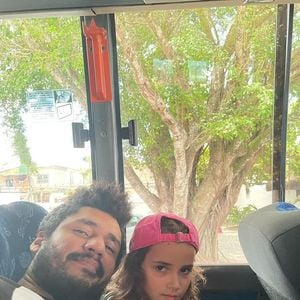 Manoela, filha de Helena Rizzo e de Bruno Kayapy, tem 8 anos de idade.
