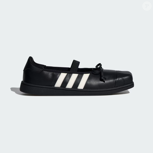 Tênis Balé adidas Originals by Jennie Superstar SQ combina a inspiração das sapatilhas de balé com elementos clássicos da adidas Originals, criando uma proposta diferente para o dia a dia