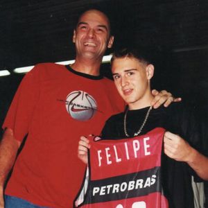 Em entrevista ao UOL, Filipe Schmidt revelou que Oscar Schmidt apoiou sua decisão de desistir do basquete para seguir carreira no cinema e na arte