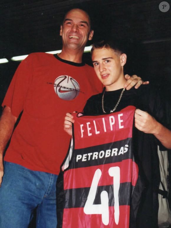 Em entrevista ao UOL, Filipe Schmidt revelou que Oscar Schmidt apoiou sua decisão de desistir do basquete para seguir carreira no cinema e na arte