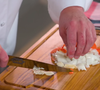 Para fazer o molho, basta picar todos os ingredientes em cubinhos antes de levar à panela