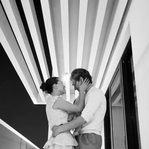 Em 2024, Millie e o marido oficializaram a união em uma cerimônia intimista, voltada apenas para a família