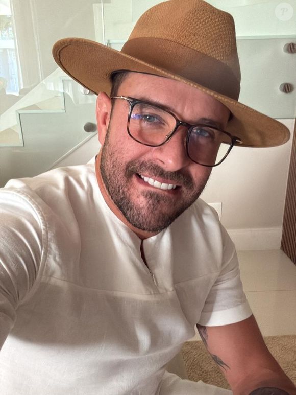 Diogo Nogueira compartilhou um carrossel de fotos e, na legenda, refletiu sobre as diversas formas de celebrar a vida