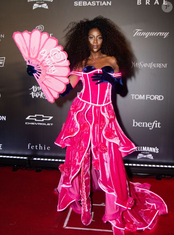 Baile de Halloween da Sephora 2025: Camilla de Lucas aposta em look rosa ousado e exagerado