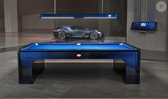 A Bugatti surpreendeu ao criar uma mesa de bilhar que continua perfeitamente nivelada em alto-mar. O modelo custa cerca de R$ 1,6 milhão e foi pensado para proprietários de iates