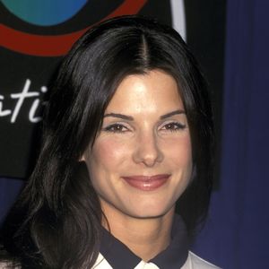 Nos anos 90, Sandra Bullock já impressionava por sua beleza única e surreal