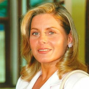 Vera Fischer está longe das novelas; ela fez uma participação rápida no final de Êta Mundo Melhor