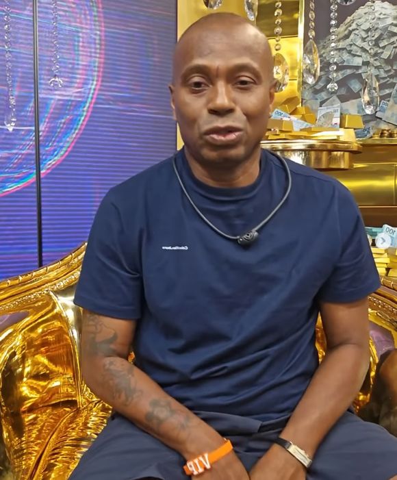 Hoje no BBB 26, Edilson Capetinha deve milhões em pensão para filho? Defesa do ex-jogador negou rumores
