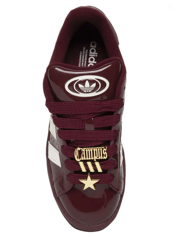 O vermelho domina a temporada e faz do Adidas Campus 00s um dos tênis mais versáteis para combinar com vestidos e saias.