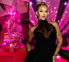 Teto de LED, camarões em torres e flores em espiral: os detalhes da festa de 5 anos da WePink em 30 fotos; Virgínia usa look all black transparente