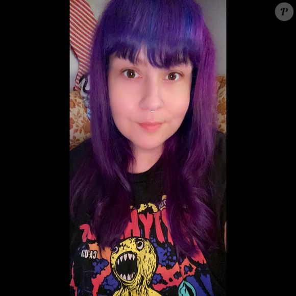 Lacey sempre foi apaixonada por cabelos coloridos e vivia mudando suas madeixas