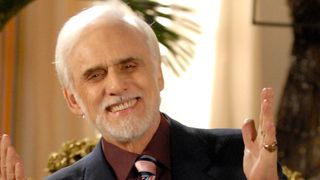 Mortes de Francisco Cuoco, Papa Francisco, Nana Caymmi, Léo Batista e outros famosos em 2025 deixam Brasil e mundo de luto