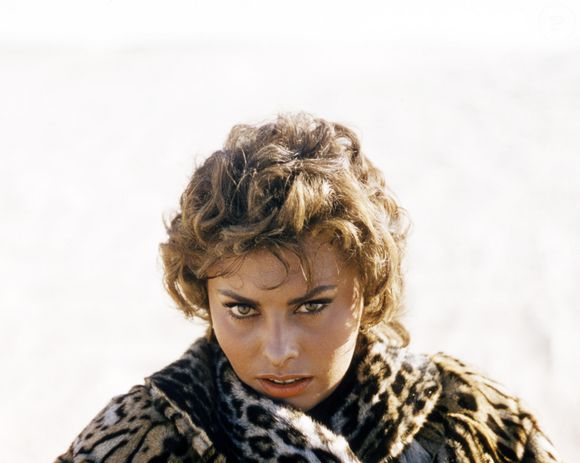 Sophia Loren enfrentou uma fratura no fêmur nos últimos anos, mas surpreendeu pela recuperação e disposição