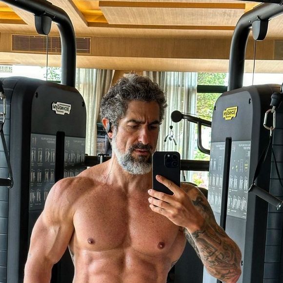 Além da carreira na TV Globo, Marcos Mion também chama atenção pelo físico musculoso conquistado com muita disciplina e consistência