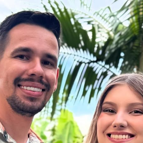 Após engatar namoro com fonoaudióloga, Lucas Borbas presta homenagem a Isabel Veloso no Dia das Mães e frase gera polêmica: 'Só lembra dela na hora de engajar’