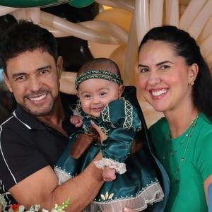 Momento de família: Zezé, Graciele e Clara comemoram mais uma etapa da maternidade