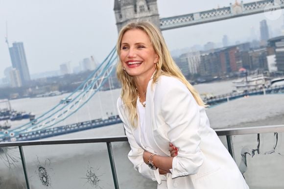 O cabelo loiro manteiga, como o de Cameron Diaz, é ideal para quem nota os primeiros fios grisalhos