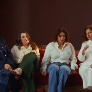 Um ano após a morte de Preta Gil, a Globo resgatou os depoimentos de amigas da cantora no final de 'Quem Ama Cuida'. O momento antecedeu a exibição do documentário 'Preta – Eu Não Ando Só'
