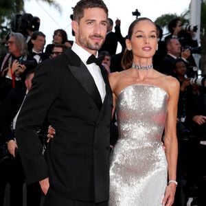 Izabel Goulart surgiu ao lado do noivo, o goleiro alemão Kevin Trapp, durante passagem pelo Festival de Cannes, mas foi a aparência da modelo brasileira que acabou roubando os holofotes e movimentando as redes sociais; segunda-feira (20)