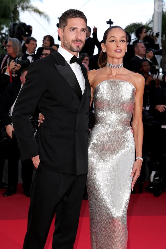 Izabel Goulart surgiu ao lado do noivo, o goleiro alemão Kevin Trapp, durante passagem pelo Festival de Cannes, mas foi a aparência da modelo brasileira que acabou roubando os holofotes e movimentando as redes sociais; segunda-feira (20)