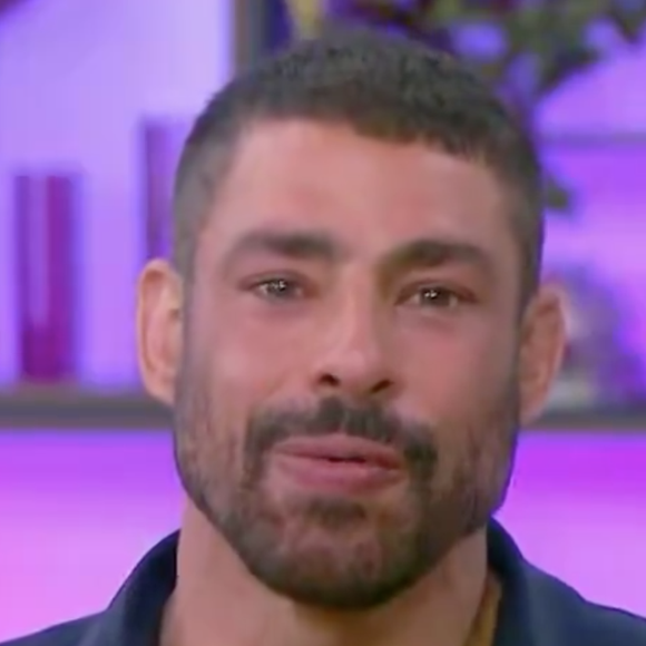 Ao fim da exibição, Cauã Reymond não conteve a emoção e foi às lágrimas durante o bate-papo com Ana Maria Braga