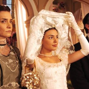 Isis Valverde fez sua estreia em novelas com 'Sinhá Moça', novela que pode substituir 'História de Amor' no Faixa Especial da Globo