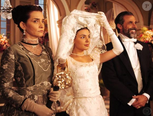 Isis Valverde fez sua estreia em novelas com 'Sinhá Moça', novela que pode substituir 'História de Amor' no Faixa Especial da Globo