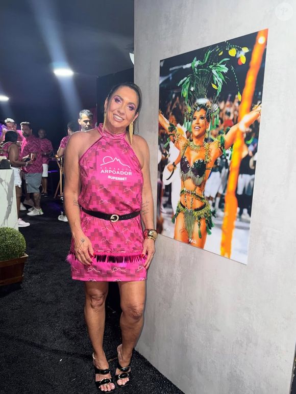 Margareth Serrão, mãe de Virgínia Fonseca, revelou no 'Sabadou com Virgínia', do SBT, que uma cartomante previu sua fama, riqueza e o nascimento da influenciadora anos antes do sucesso nas redes. O vídeo viralizou e dividiu opiniões