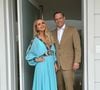 Eliana escolheu um vestido azul piscina com elementos da estética boho. A peça do Atelier Elisa Lima, que cria designs exclusivos feitos à mão e sob medida, foi feita  especialmente para a apresentadora