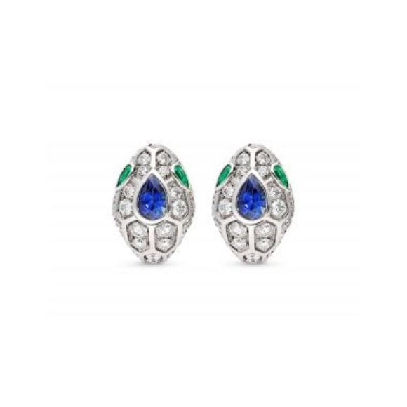 Brincos com pedrarias exuberantes usado por Bella Campos na festa de lançamento de 'Vale Tudo'.