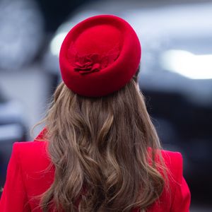 Um detalhe roubou a cena: Kate Middleton estava com os fios de cabelo mais claros, com um toque de loiro!